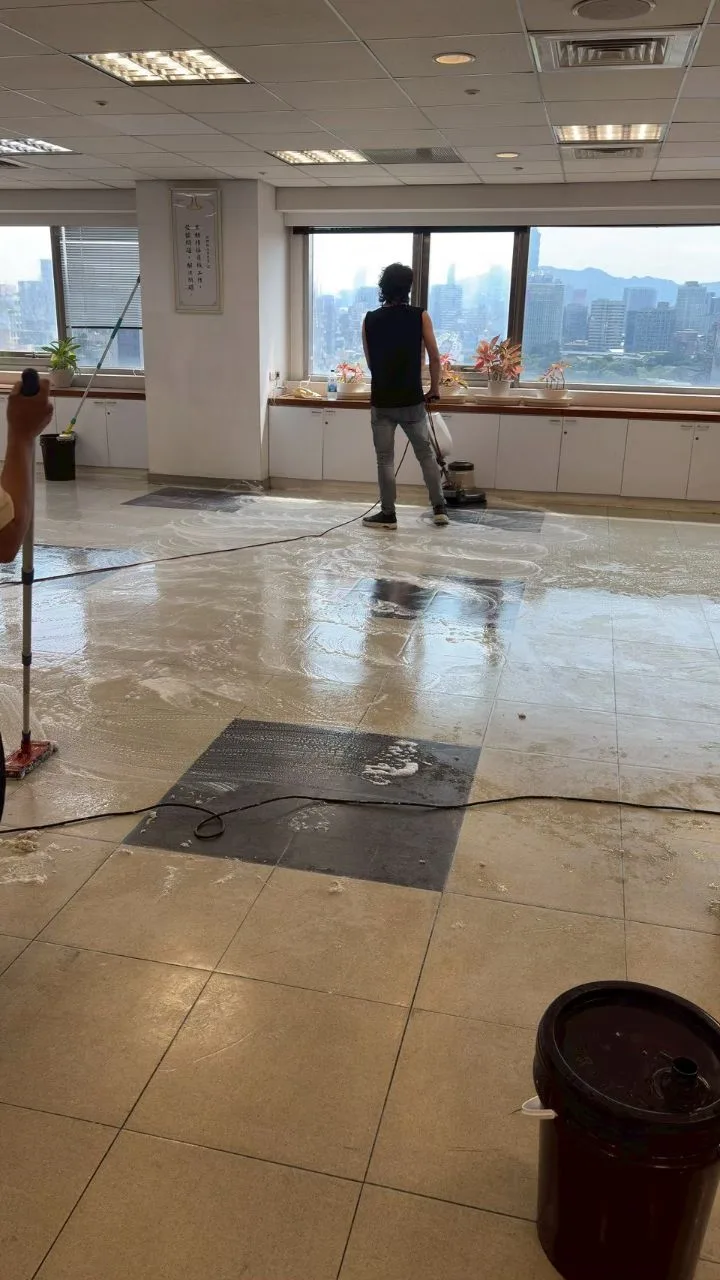 辦公室、室內、居家地板拋光清洗維護作業｜現場照片 7